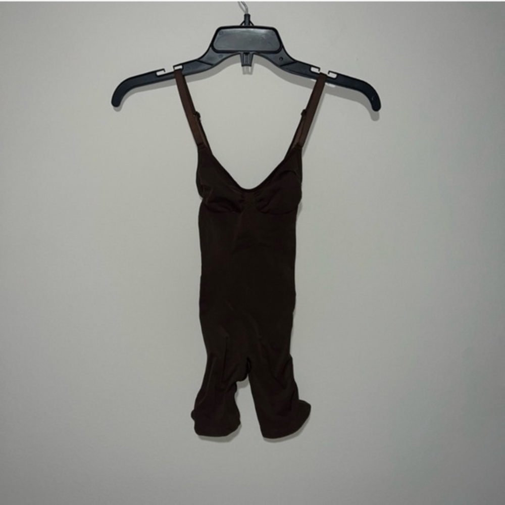 SKIMS SEAMLESS SCULPT MID THIGH BODYSUIT COCOA BROWN XS